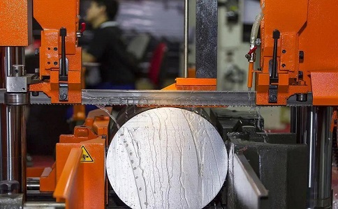 张湾立式金属带锯床切削出现跑带故障解决方法！